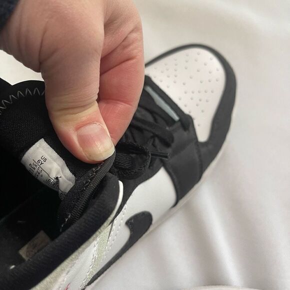 Nike Air Jordan Retro 1 Black Toe Size 6Y - Picture 7 of 8